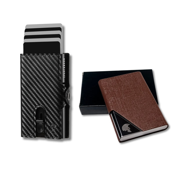 RFID Slim Wallet in Carbon-Optik kombiniert mit braunem Visitenkarten-Case – modernes Business-Set für stilbewusste Männer