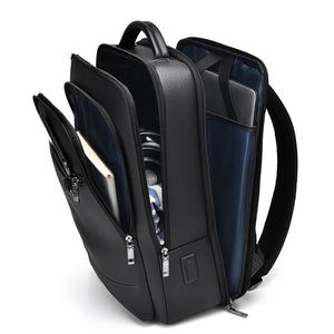 Geöffneter Slim Pack Rucksack von SPARTANHUB mit mehreren Fächern für Laptop, Kopfhörer, Notizbuch und Alltagsgegenstände – ideal für Business & Alltag.