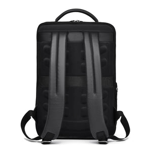 Rückansicht des Slim Pack Rucksacks von SPARTANHUB mit gepolsterten, verstellbaren Schultergurten und ergonomischer Rückenfläche.