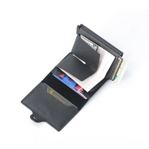 SPARTANHUB Smart Wallet – geöffnetes RFID-geschütztes Portemonnaie mit Karten-Pop-up, Fächern für Belege und Bargeld.