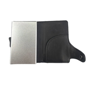 SPARTANHUB Premium Spartan Wallet – geöffnetes RFID-geschütztes Leder-Wallet mit Aluminium-Kartenetui und Zusatzfach.